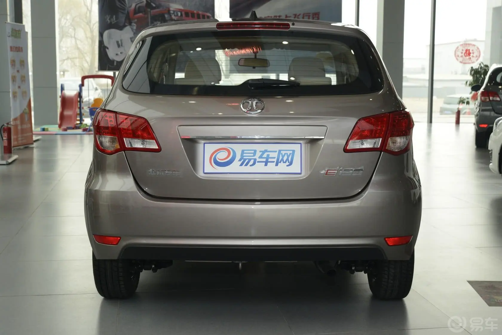 北京汽车E系列两厢 1.3L 乐天手动版正后水平