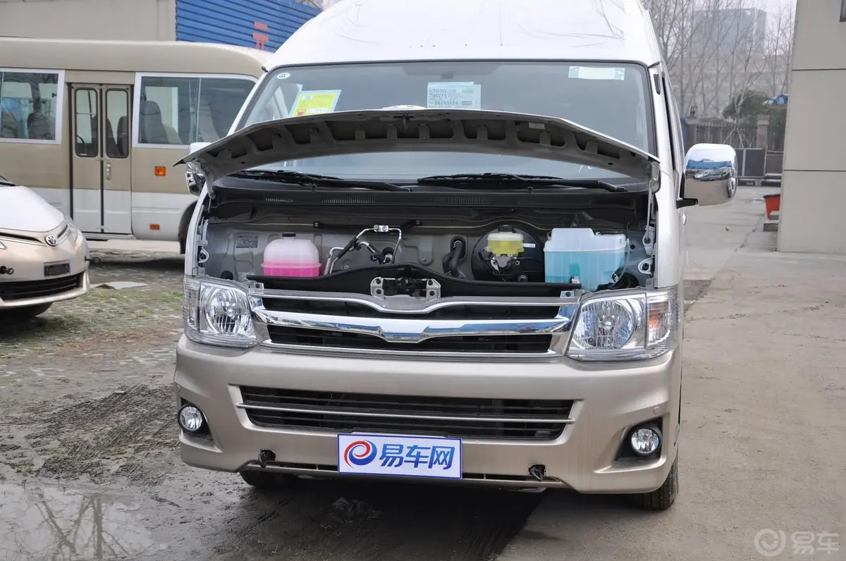 HIACE2.7L 自动 标准版 超长轴距高顶式 13座发动机盖开启