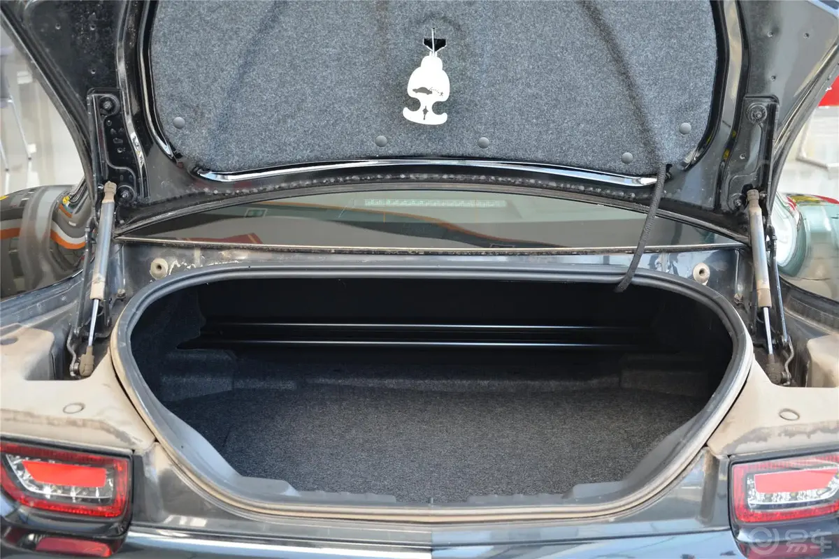 科迈罗3.6L  V6 自动 传奇性能版行李箱空间