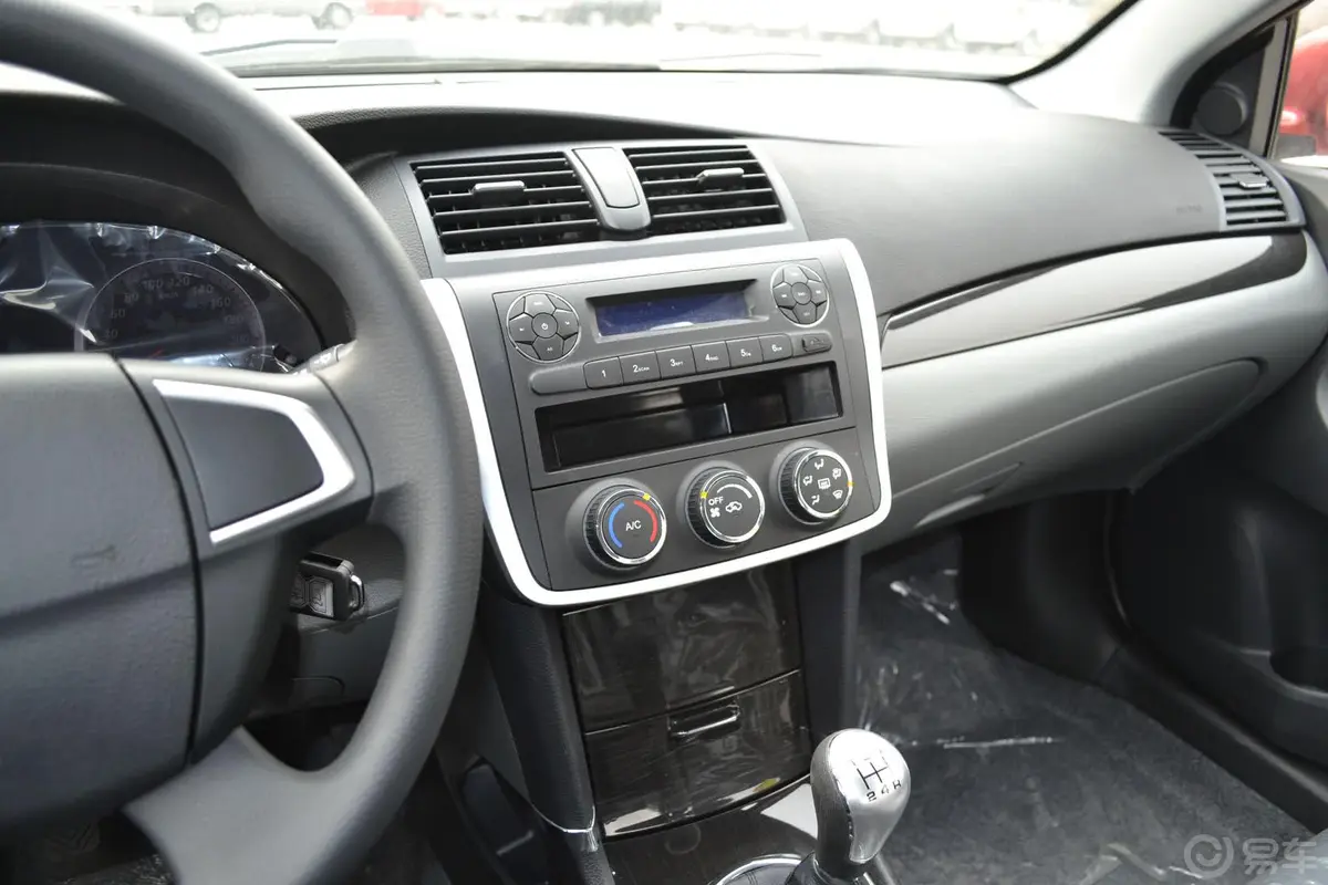 众泰Z3001.5L 手动 精英型中控台驾驶员方向