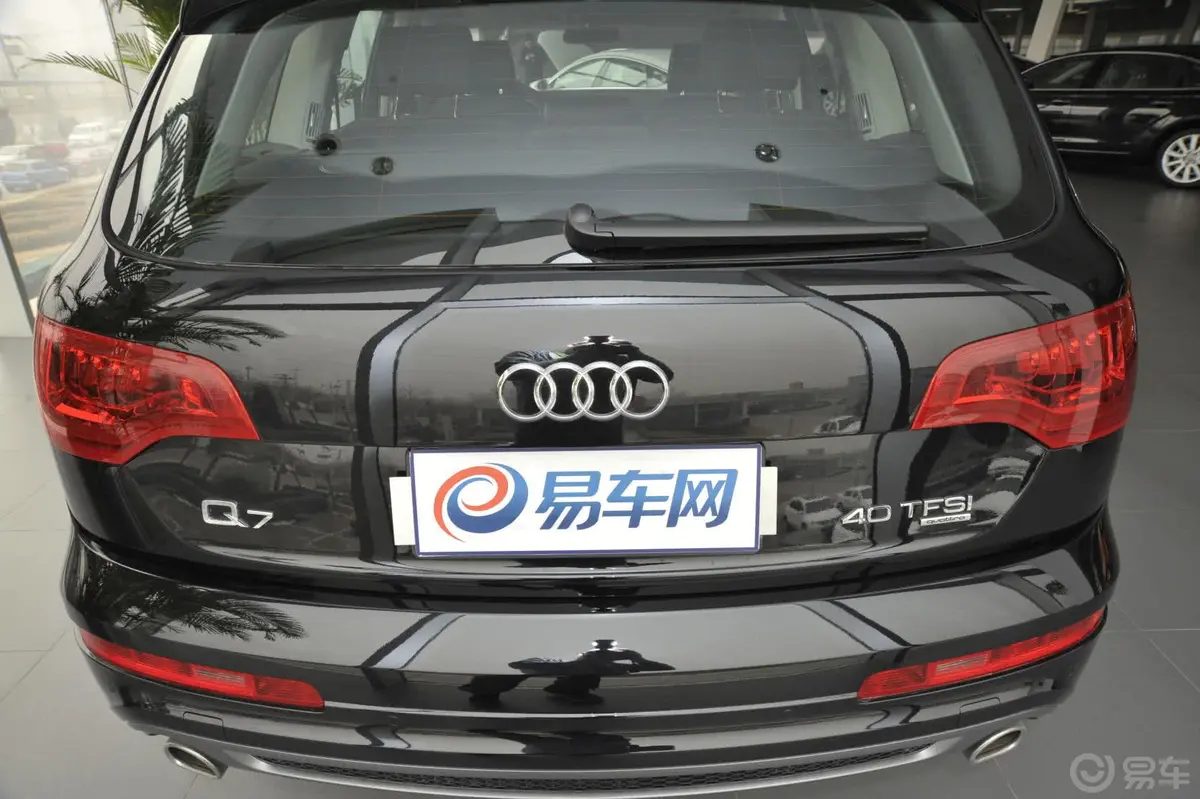 奥迪Q740 TFSI quattro 运动型正后水平