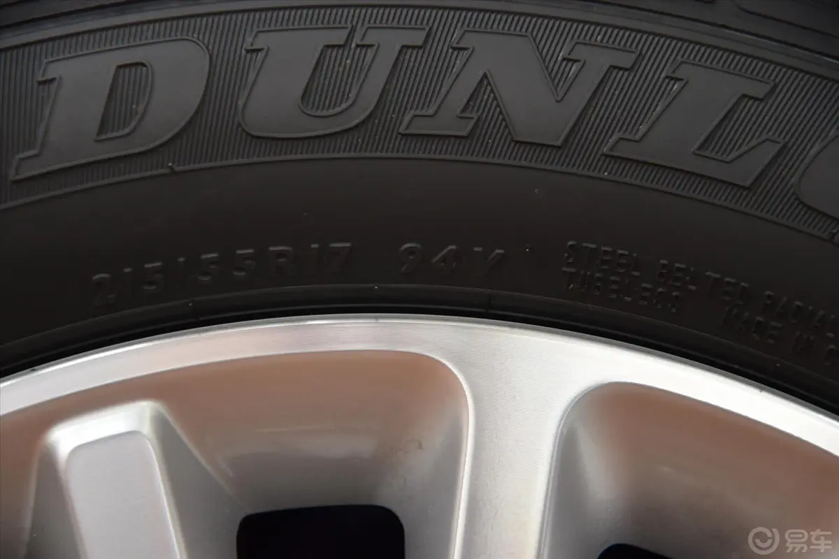 帕萨特1.8T 双离合 尊荣导航版轮胎规格