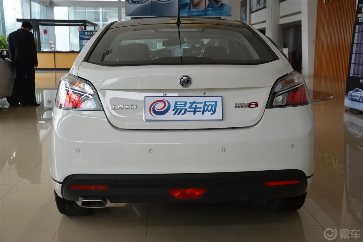 MG6掀背 1.8L TST 驾值版正后水平