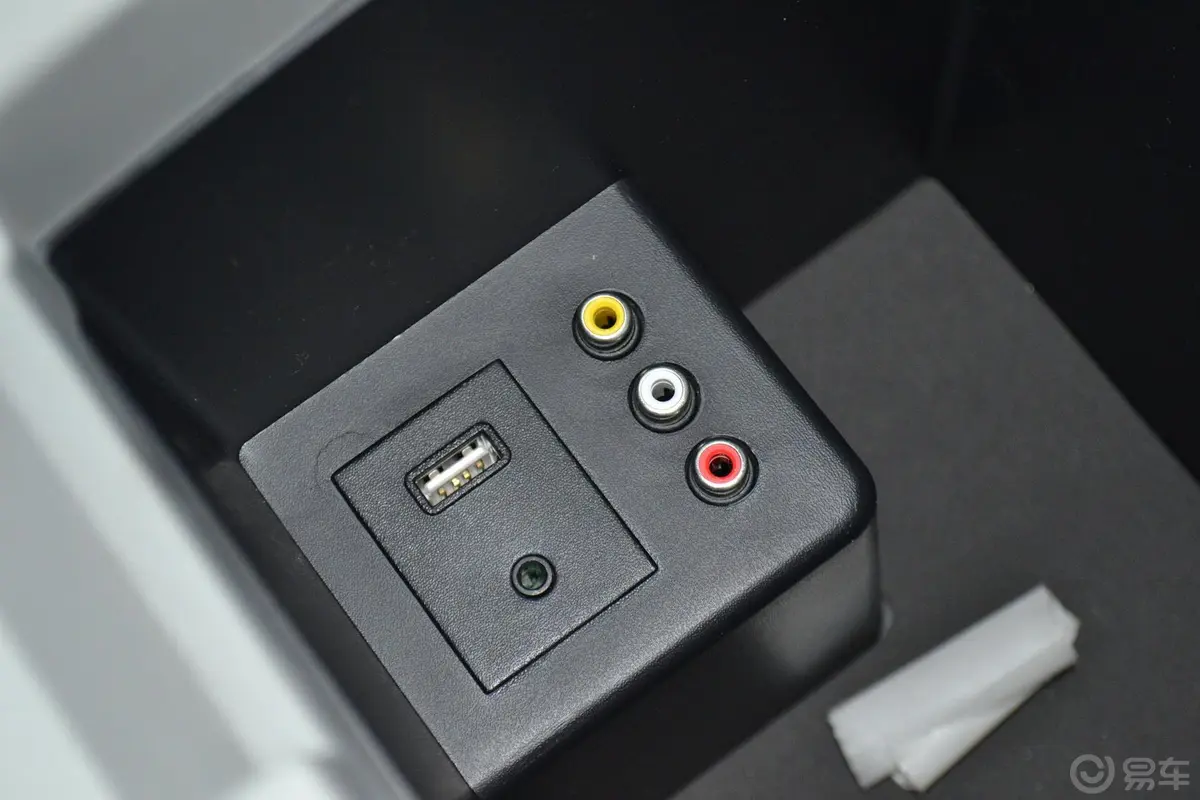 纳5荣耀导航版 1.8T 手动 精致型USB接口