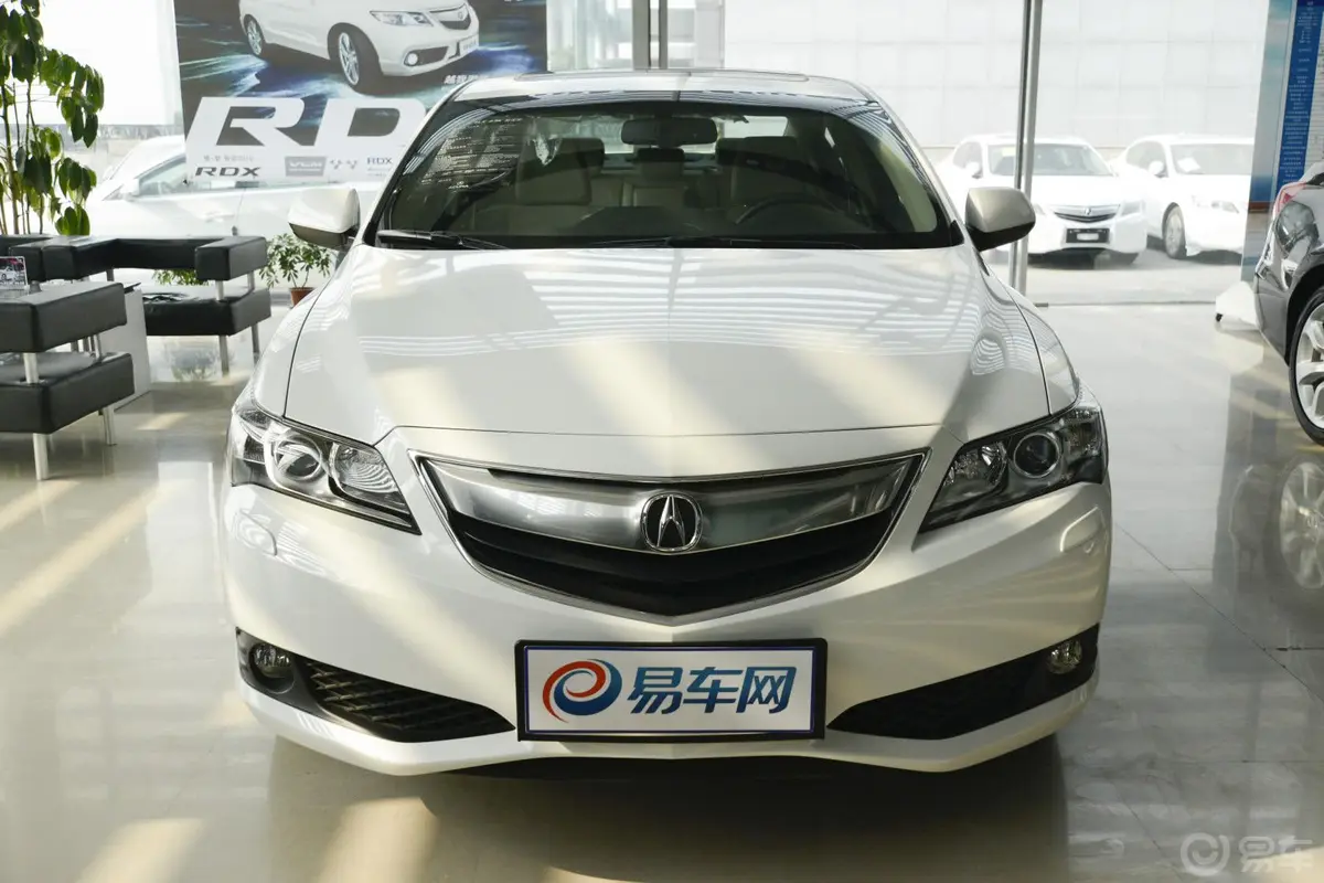 讴歌ILX2.0L 精锐版正前水平