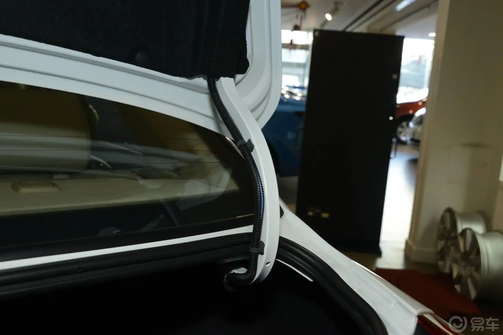凯越1.5L 自动 尊享型行李厢支撑杆