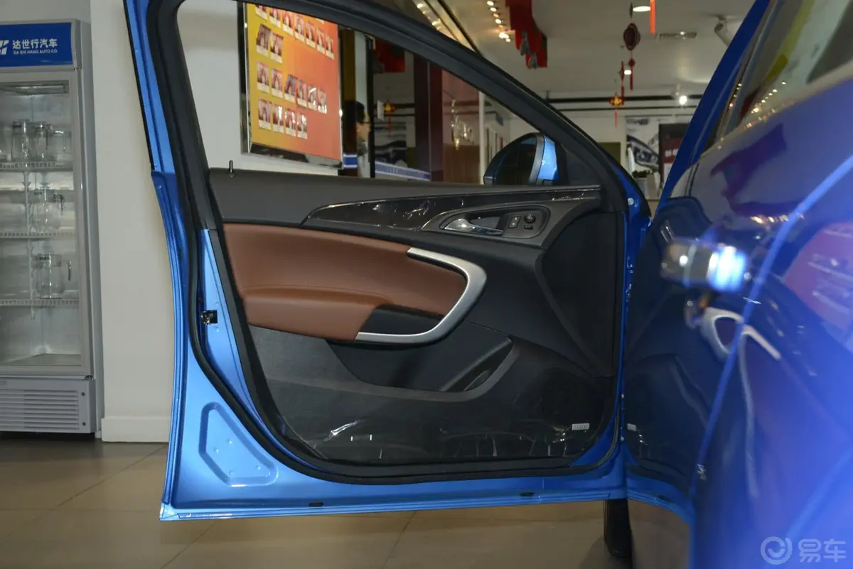 君威GS 2.0T 自动 燃情运动版驾驶员侧车门内门板