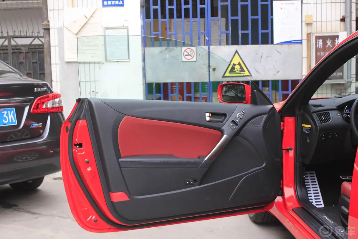 劳恩斯-酷派2.0T 自动 靓雅版驾驶员侧车门内门板