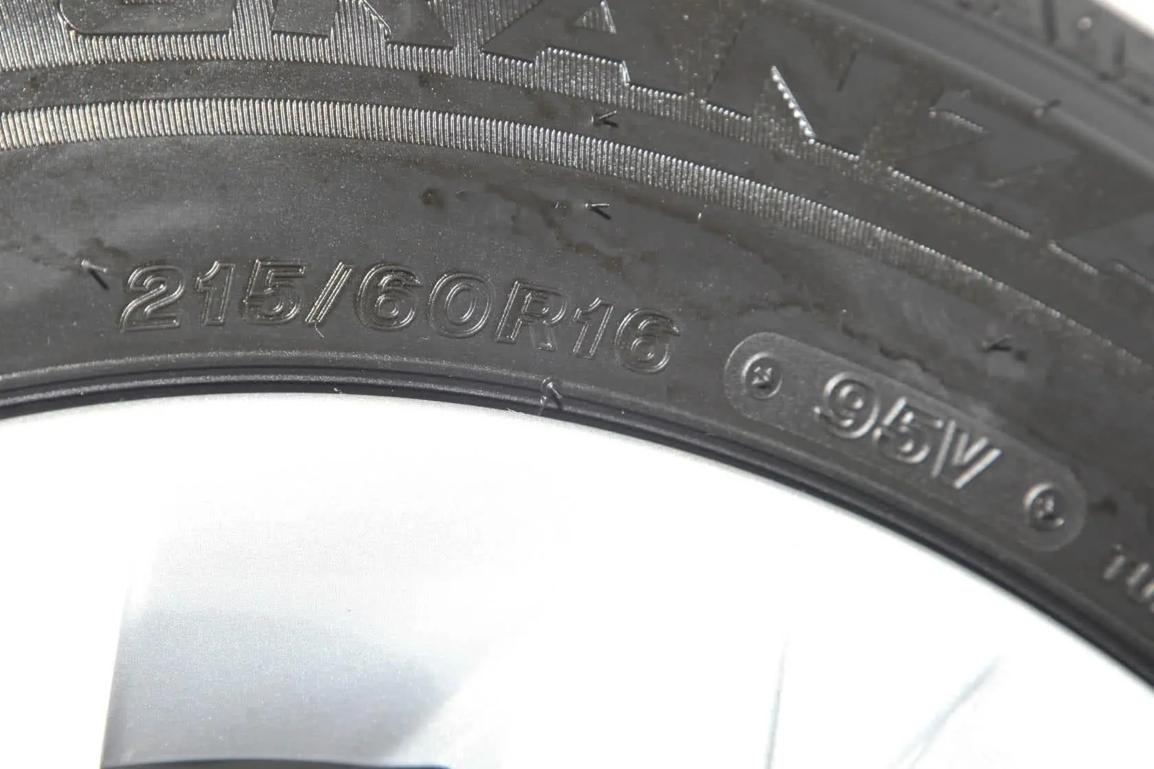 凯美瑞2.5G 舒适版轮胎规格