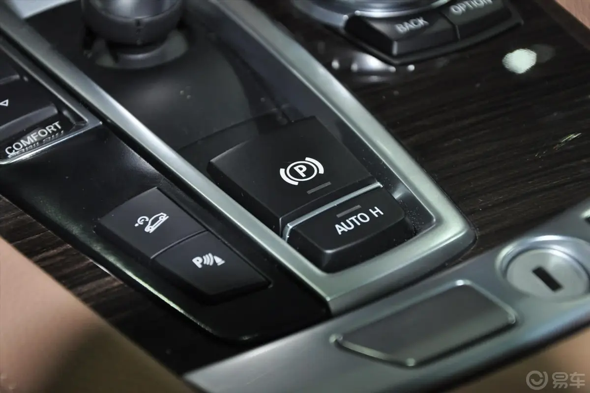 宝马7系740Li xDrive驻车制动（手刹，电子，脚刹）