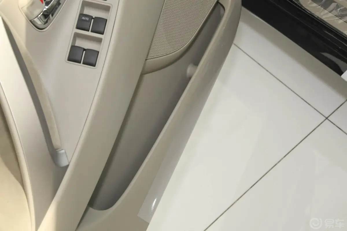 凯美瑞200E 自动 经典 精英版驾驶员门储物盒