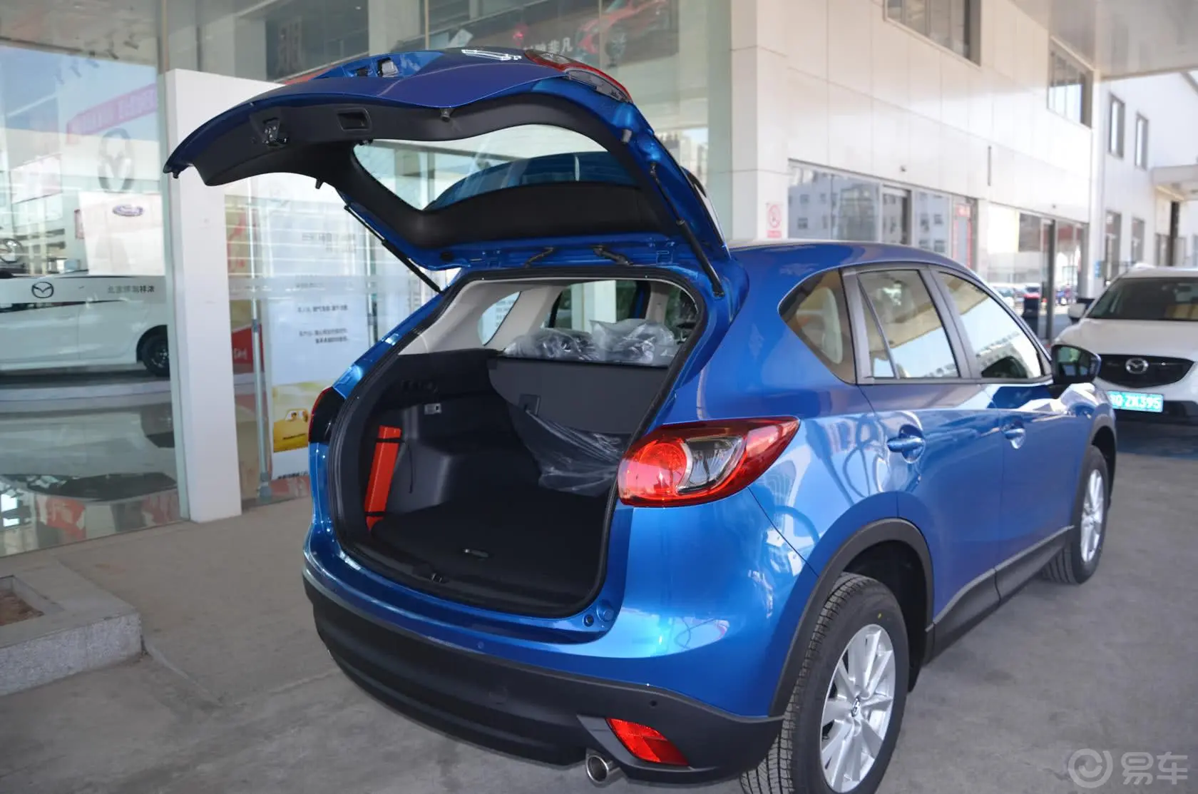 马自达CX-52.0L 自动 两驱 都市型行李厢开口范围