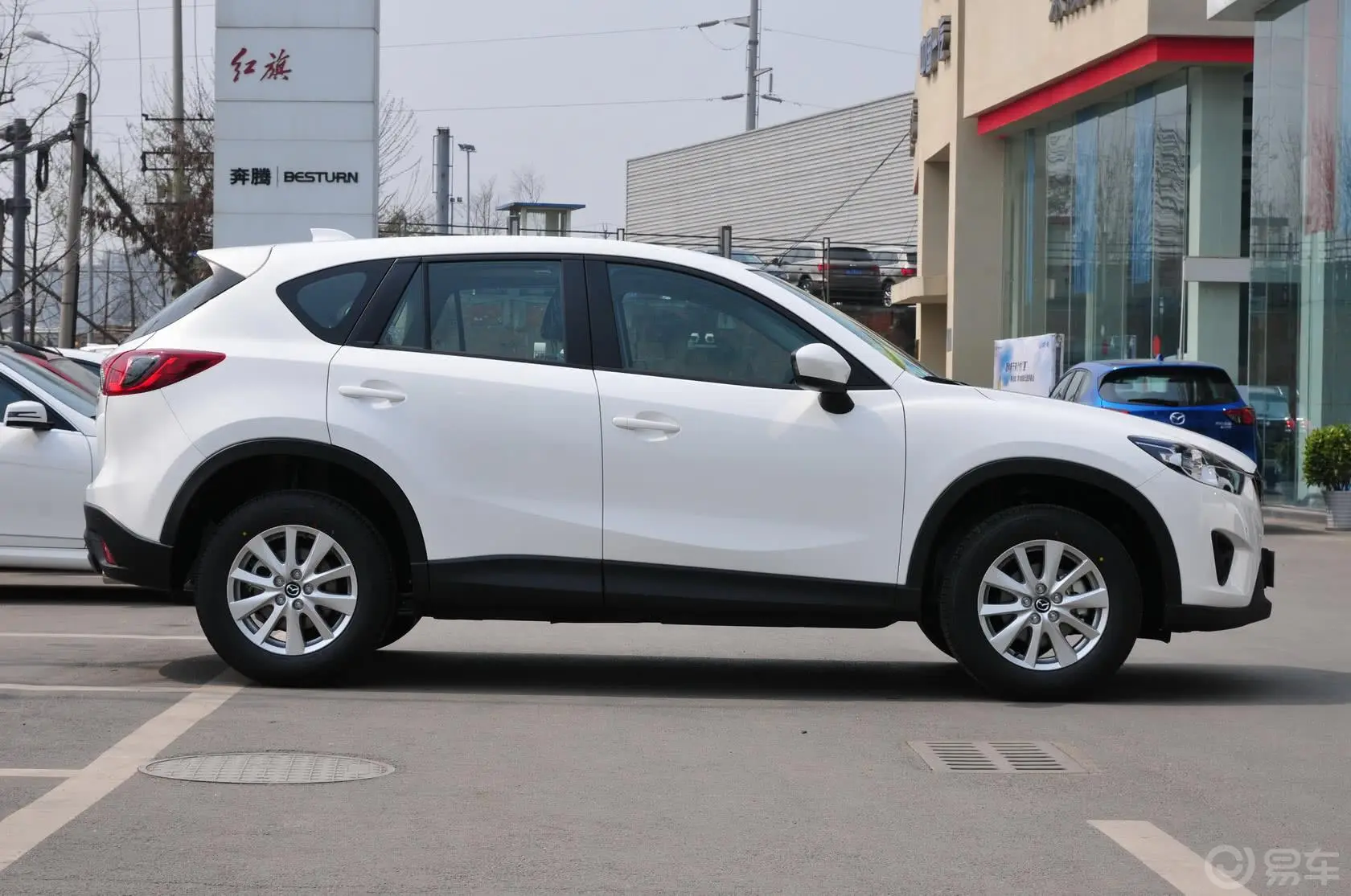 马自达CX-52.0L 自动 两驱 都市型正侧车头向右水平