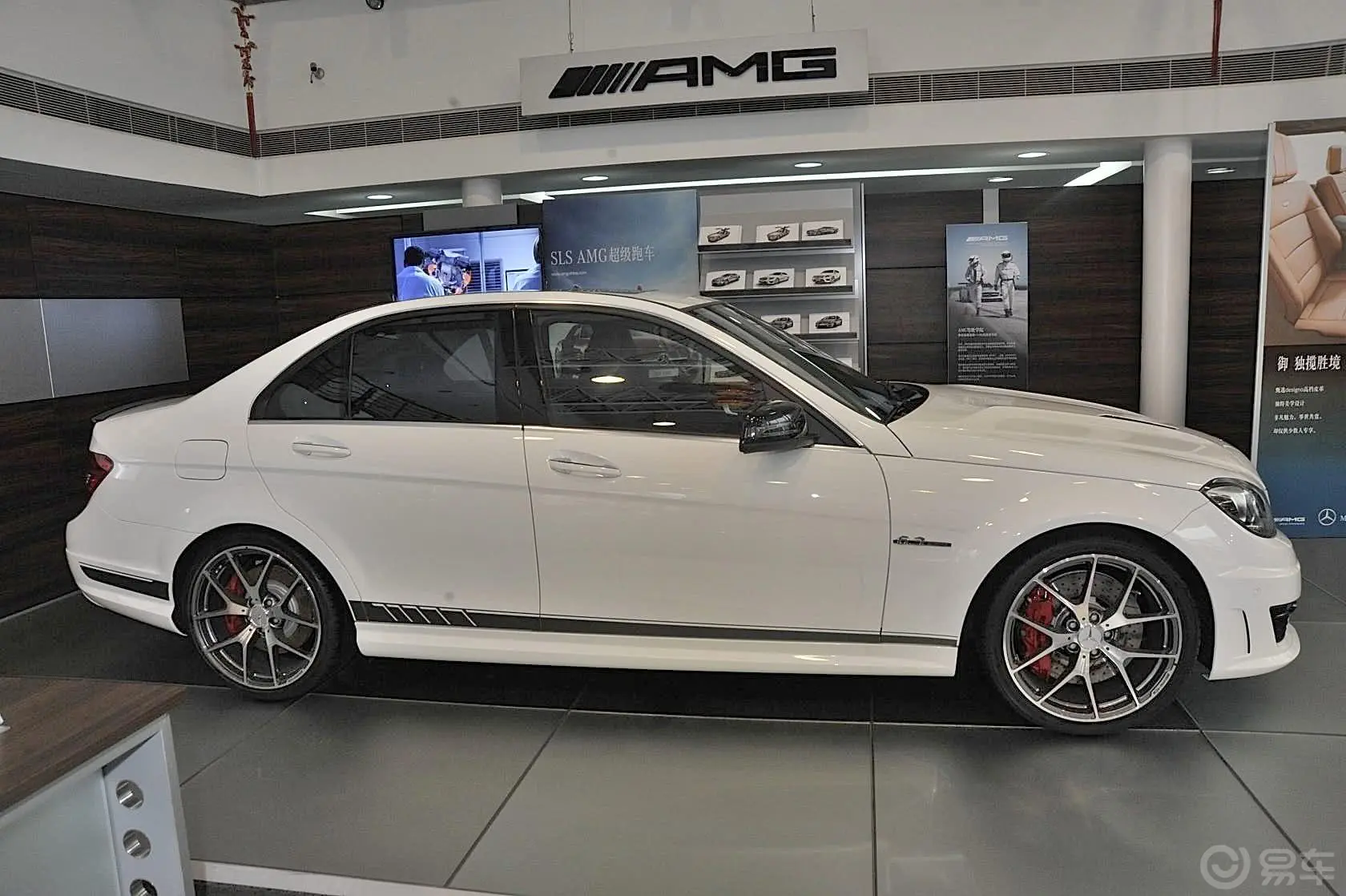 奔驰C级 AMGC 63 AMG Edition 507正侧车头向右水平