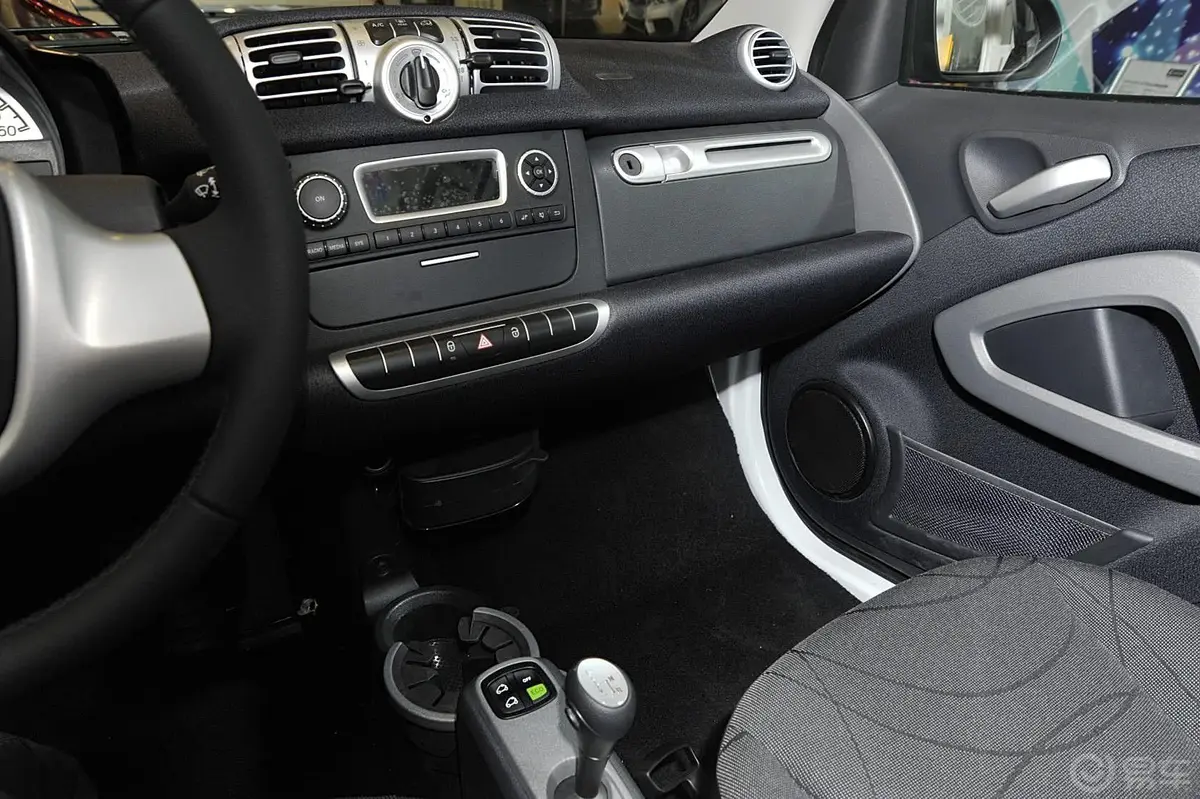 smart fortwo1.0T 敞篷激情版中控台驾驶员方向