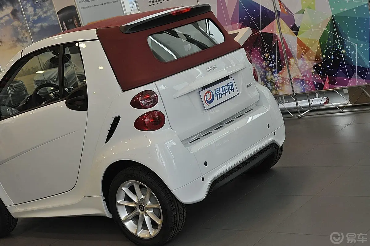 smart fortwo1.0T 敞篷激情版车尾局部