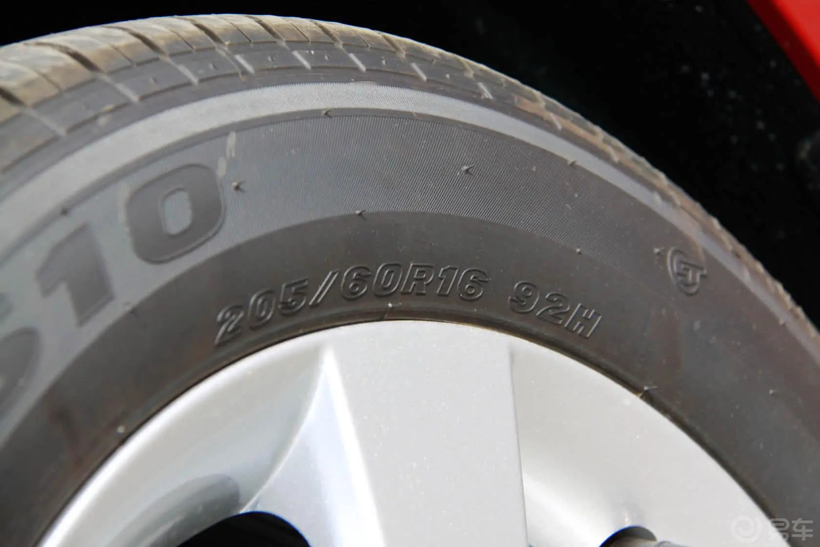 科鲁兹1.6L SL AT 百万纪念版轮胎规格
