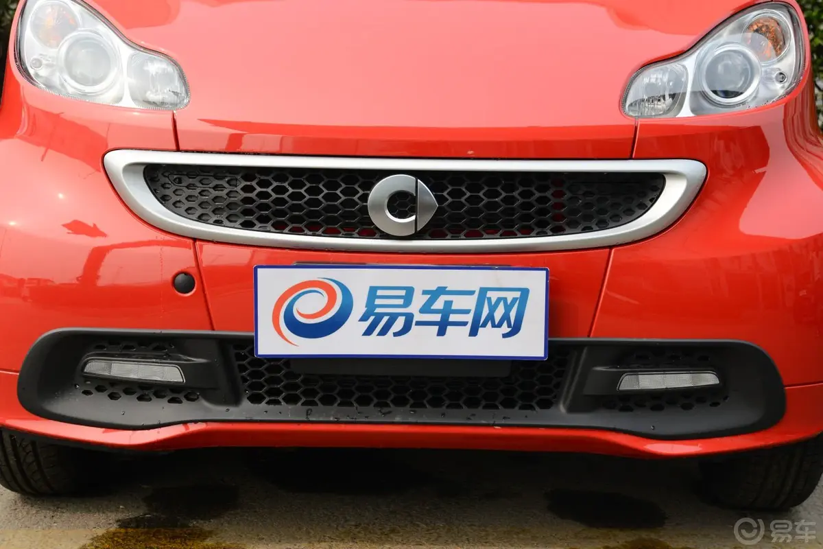 smart fortwo1.0T 硬顶激情版前格栅侧俯拍