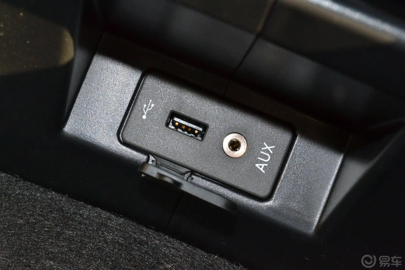 瑞风M5瑞风M5 汽油 2.0T 自动 商务版USB接口
