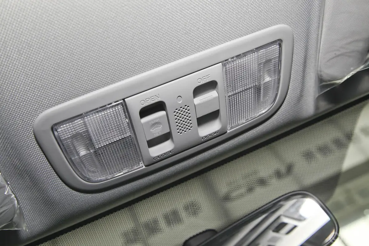 思域1.8L 十周年纪念 自动 VTi豪华版前排车顶中央控制区