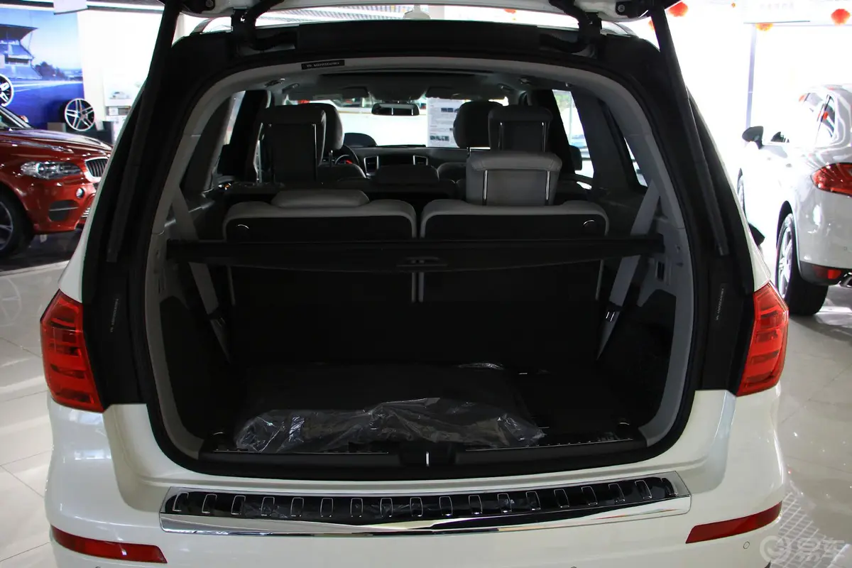 奔驰GL级350 美规版行李箱空间