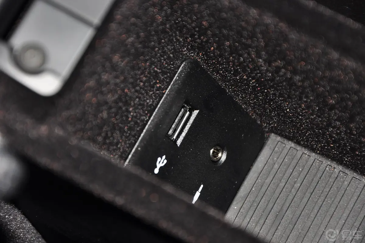 迈凯伦12CMP4-12C COUPE 50周年纪念版USB接口