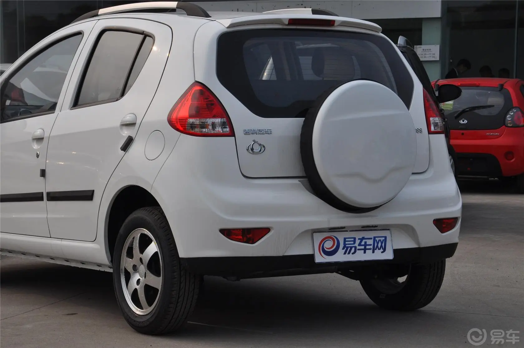 经典熊猫CROSS 1.5L 自动 精英型车尾局部