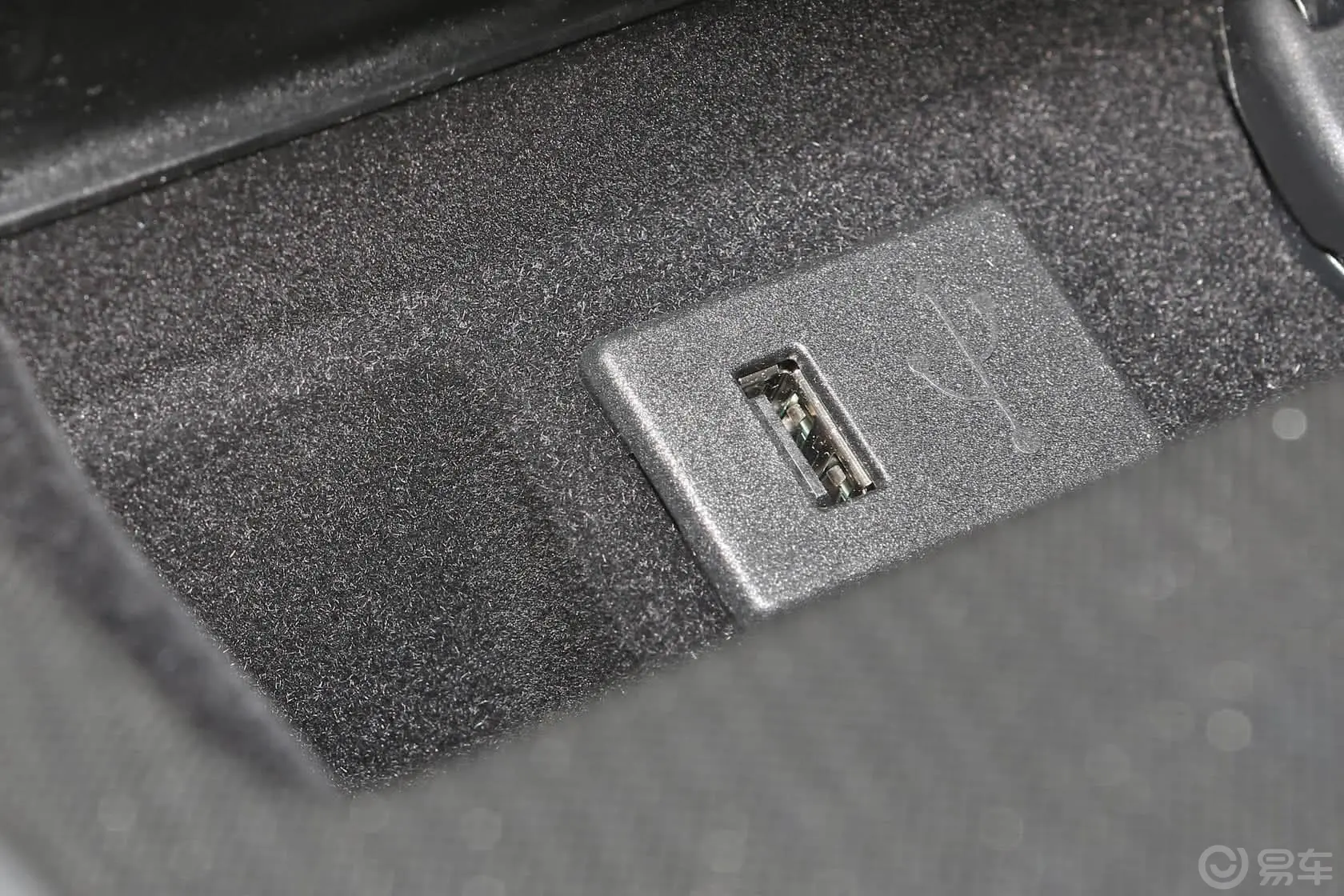 天籁2.5XL 领先版USB接口