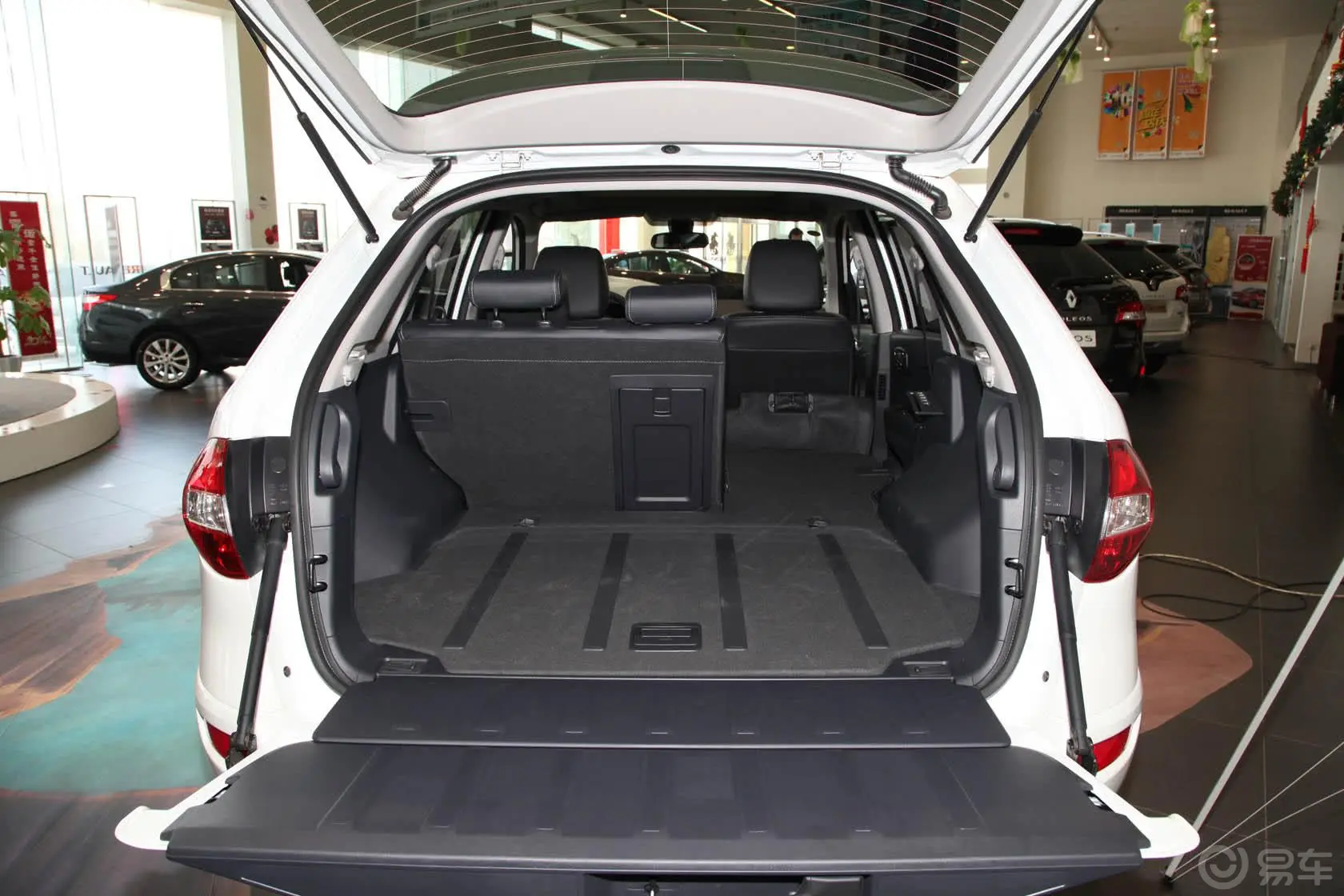 科雷傲(进口)2.5L 两驱 舒适版行李箱空间