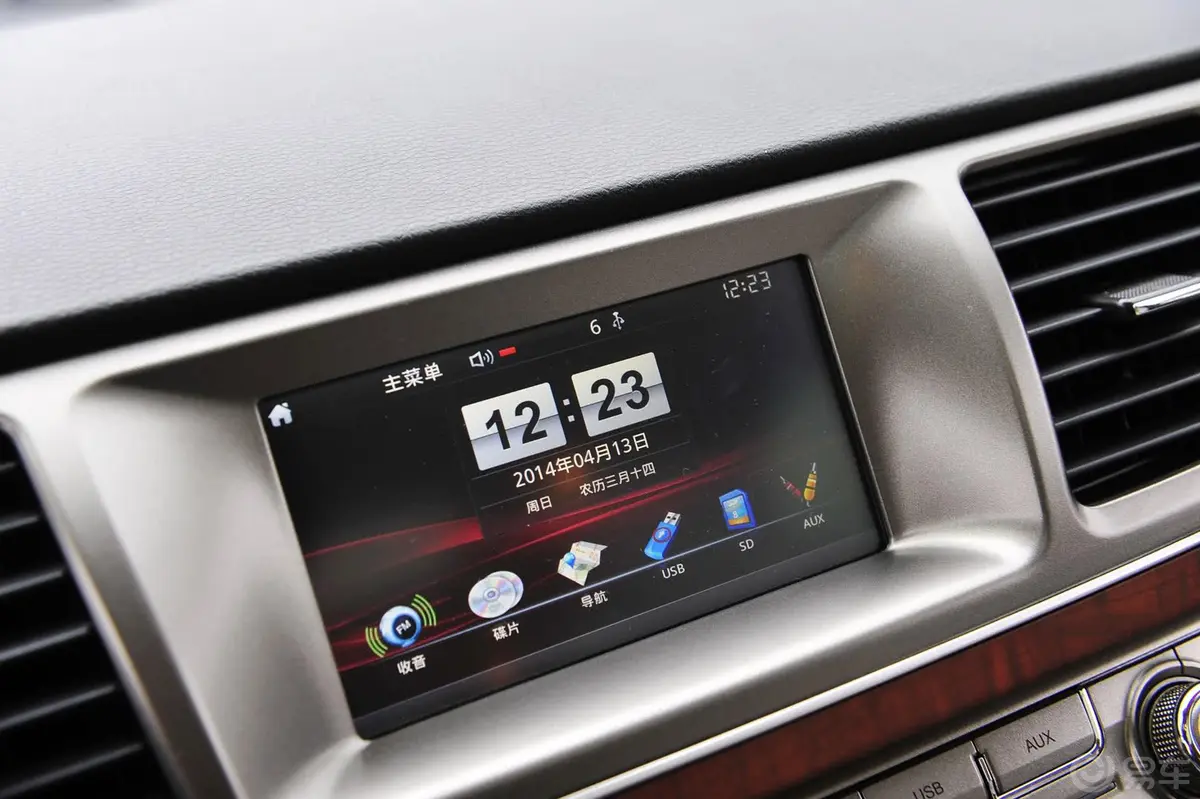 大通G102.0T 自动 豪华版 10座内饰