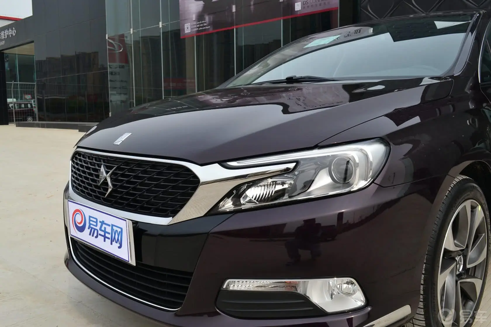 DS 5LS1.6T THP200 豪华版车头局部