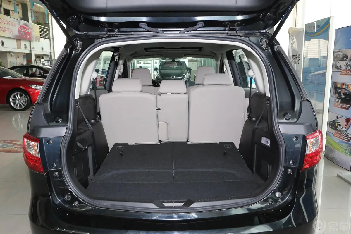 马自达52.0L 自动 舒适型行李箱空间