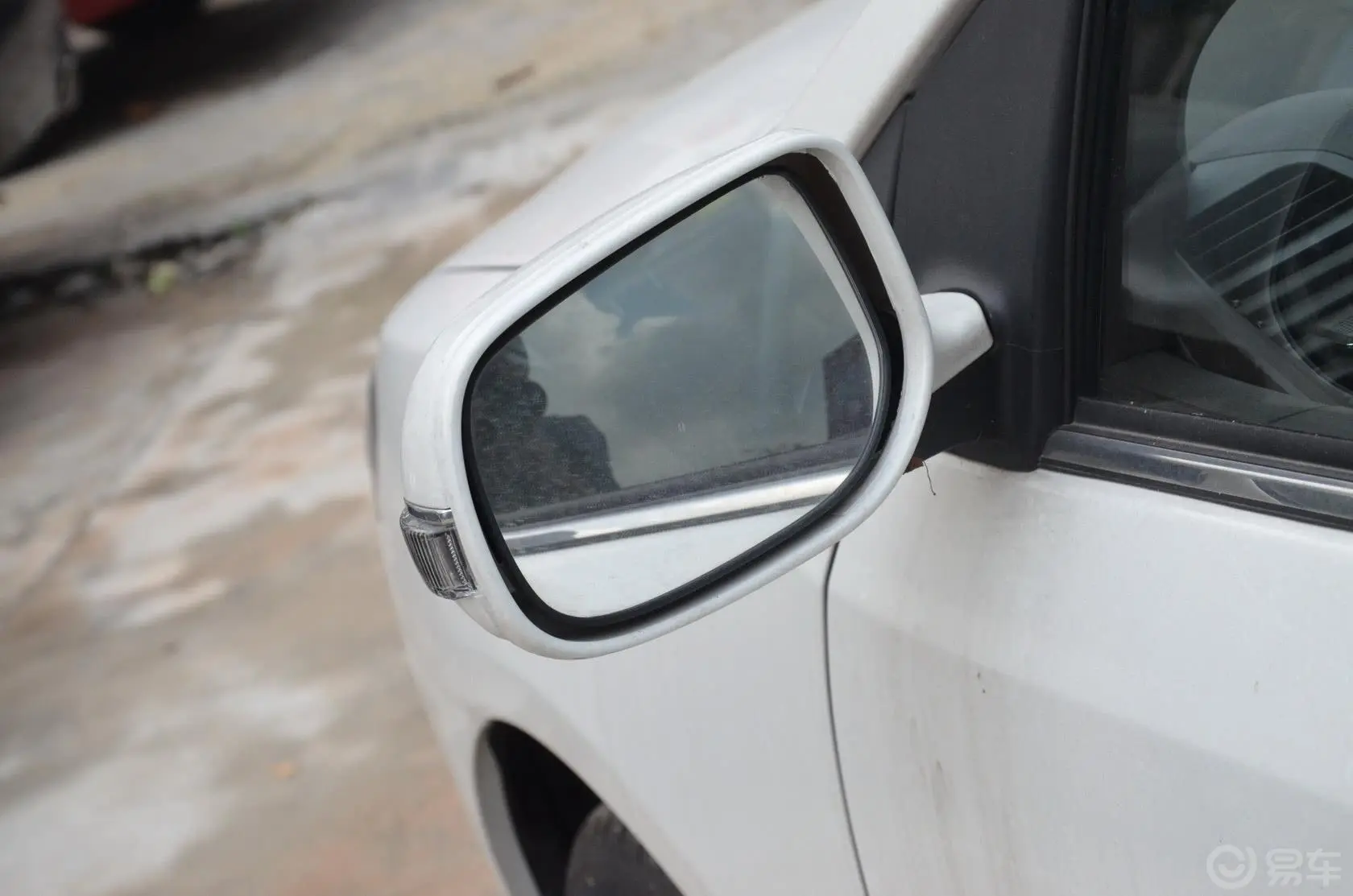 众泰Z3001.6L 都市版 自动 豪华型后视镜镜面（后）