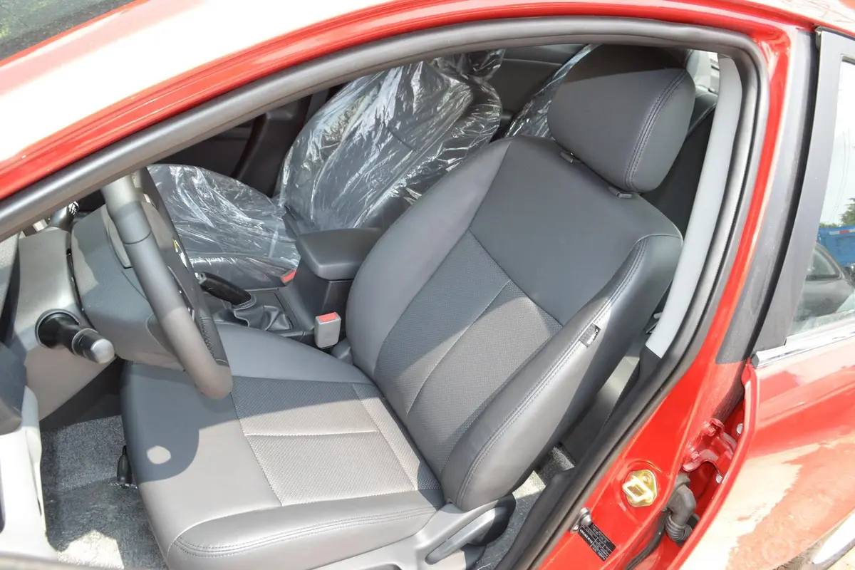 众泰Z3001.5L 都市版 手动 尊贵型驾驶员座椅