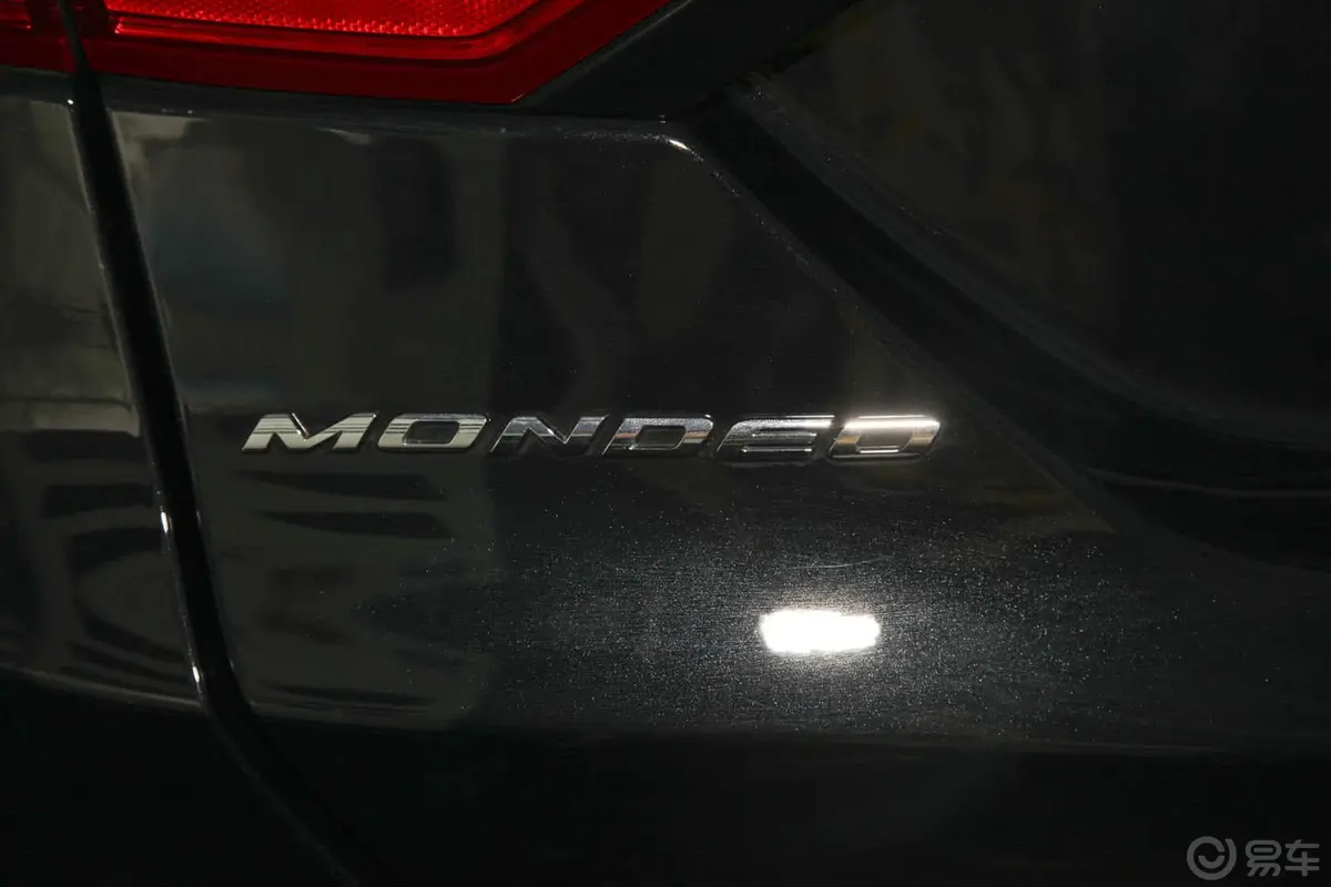 蒙迪欧2.0T 自动 GTDi200 时尚型尾标