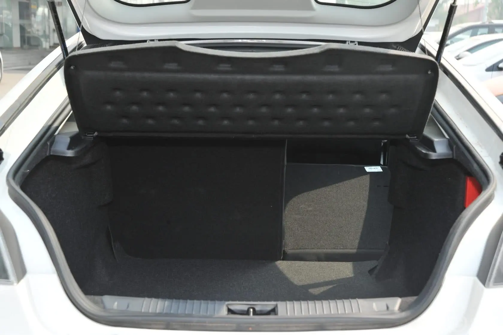 MG6掀背 1.8T TST 性能版行李箱空间