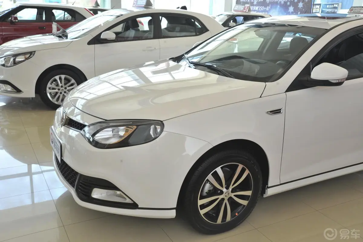 MG6掀背 1.8L TST 驾值版车头局部