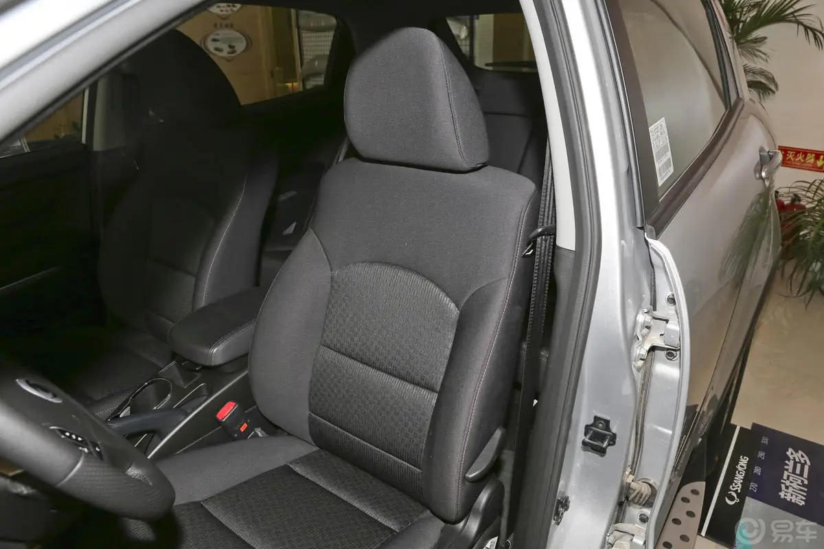 柯兰多2.0L 手自一体 两驱 精英导航版 汽油驾驶员座椅