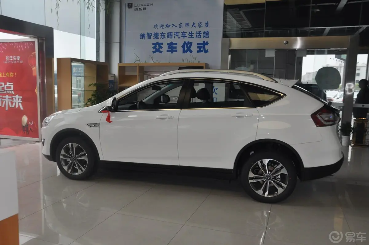 优6 SUV2.0T 旗舰型正侧车头向左水平