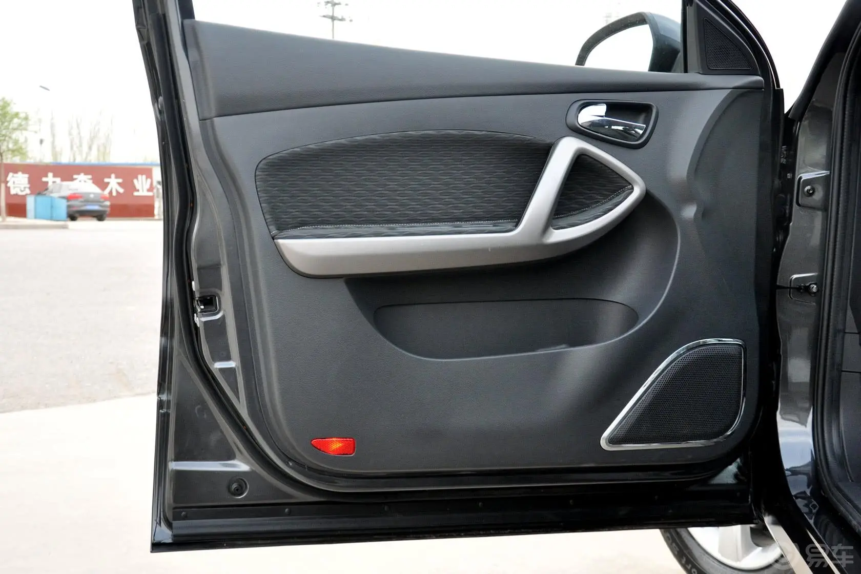 海马S51.6L 手动 智炫型驾驶员侧车门内门板