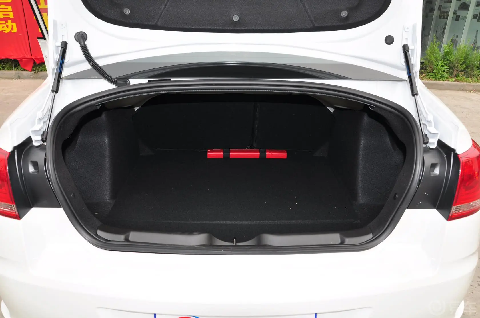 世嘉三厢 1.6L 手动 品尚型 VTS版行李箱空间