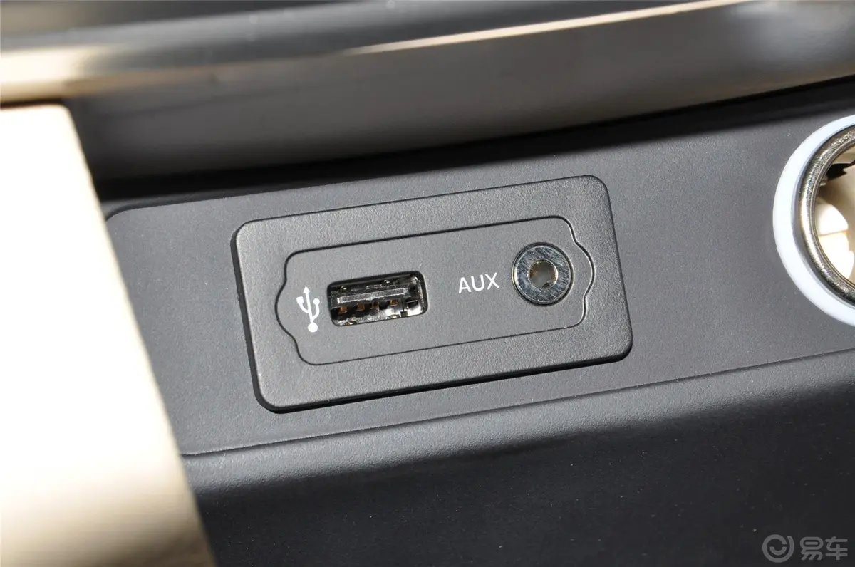 V5菱致1.5L 手动 标准型USB接口