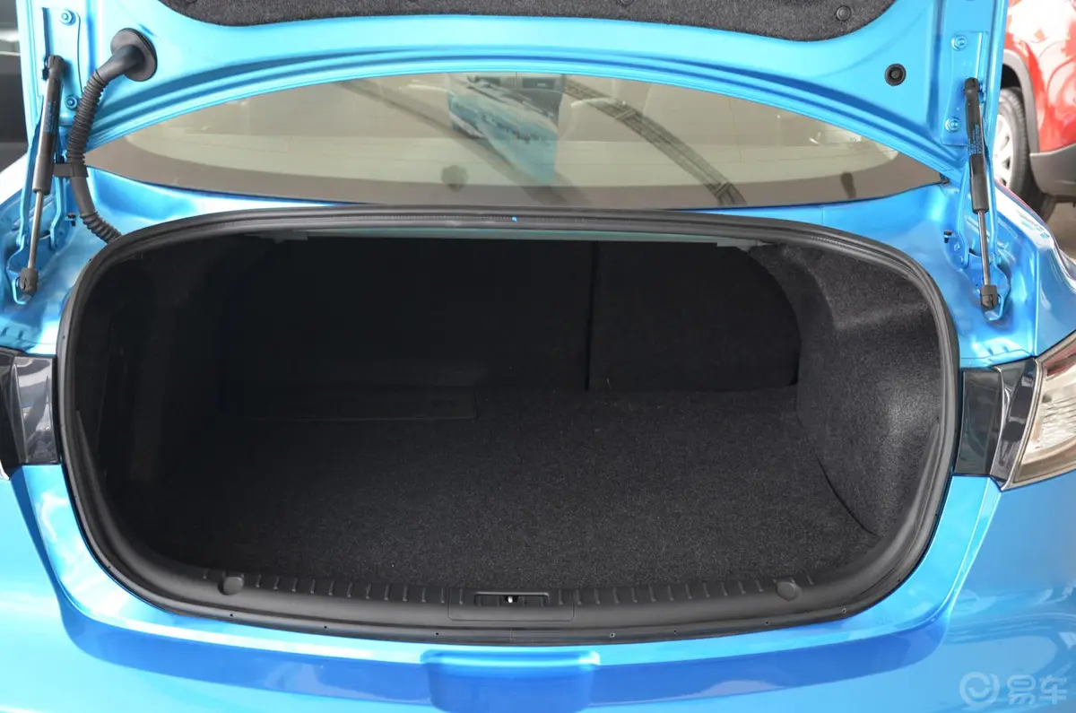 马自达3 星骋三厢 1.6L 手动 精英型行李箱空间