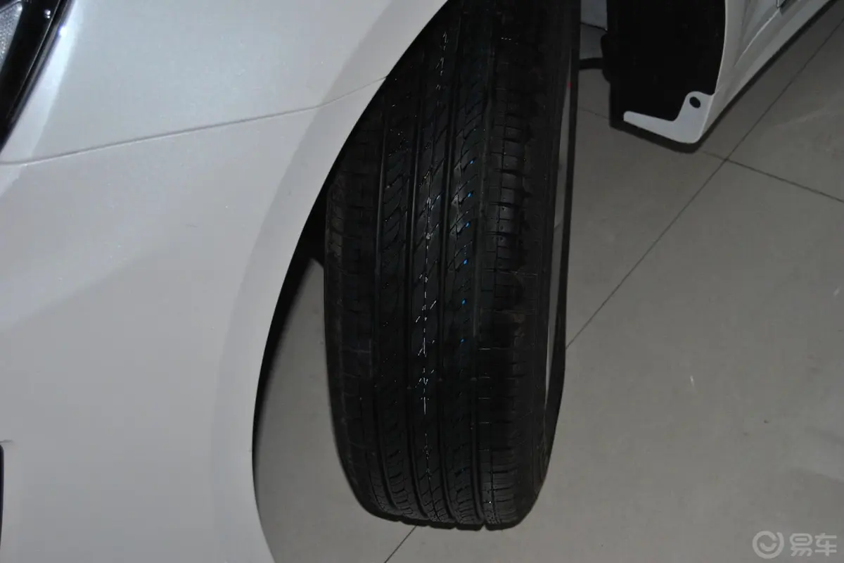 起亚K52.0L 自动 GL轮胎花纹