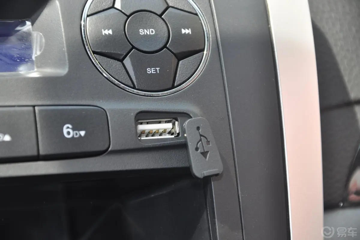 众泰Z3001.5L 手动 舒适型USB接口
