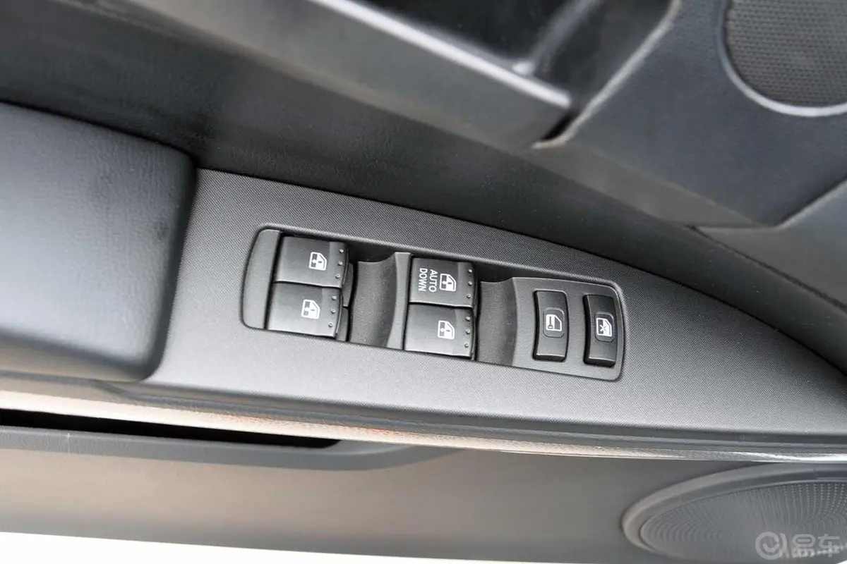 爱腾2.3L 汽油 两驱手动进取版车窗升降键