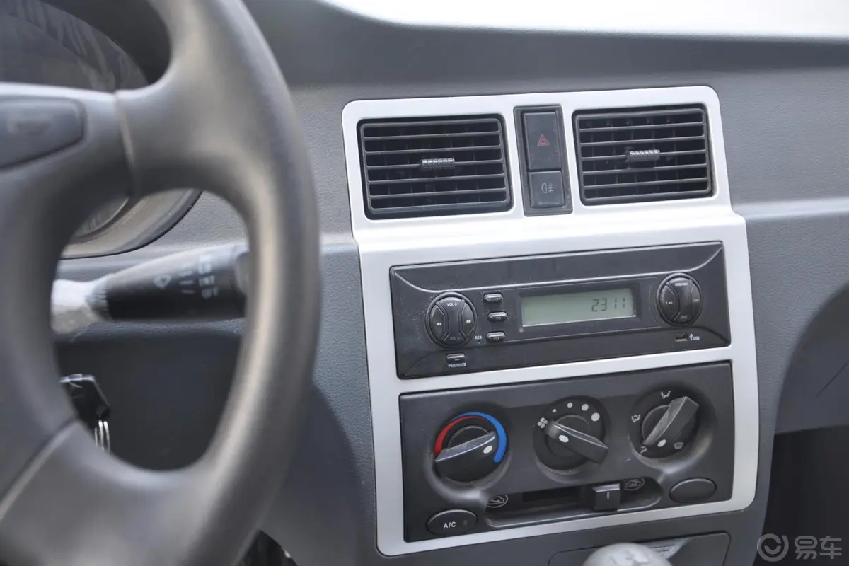众泰V101.2L 手动 标准版中控台驾驶员方向