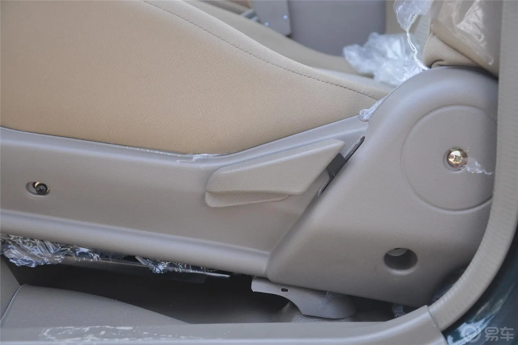 宝典新超值版 2.0L 手动 两驱 舒适型 汽油 国V座椅调节键