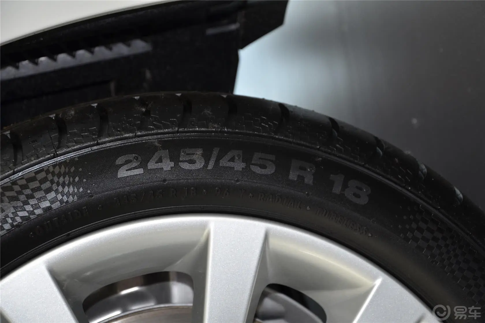 宝马5系(进口)528i 旅行轿车备胎品牌