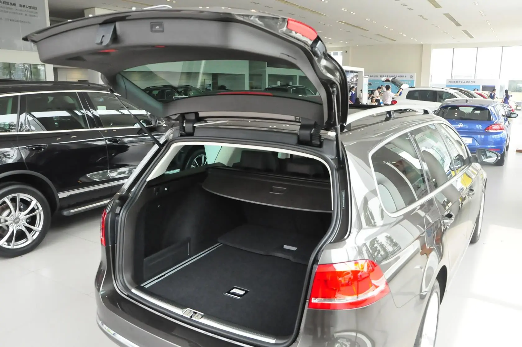 迈腾(进口)旅行版 2.0T 舒适型行李厢开口范围